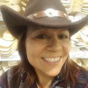 Meet your Posher, Isa